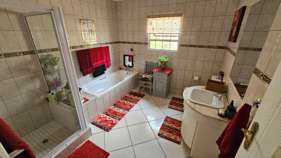 5 Bedroom Property for Sale in Boschdal North West